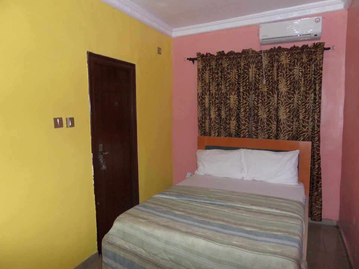 De-Zone Hotel Ikotun Buitenkant foto